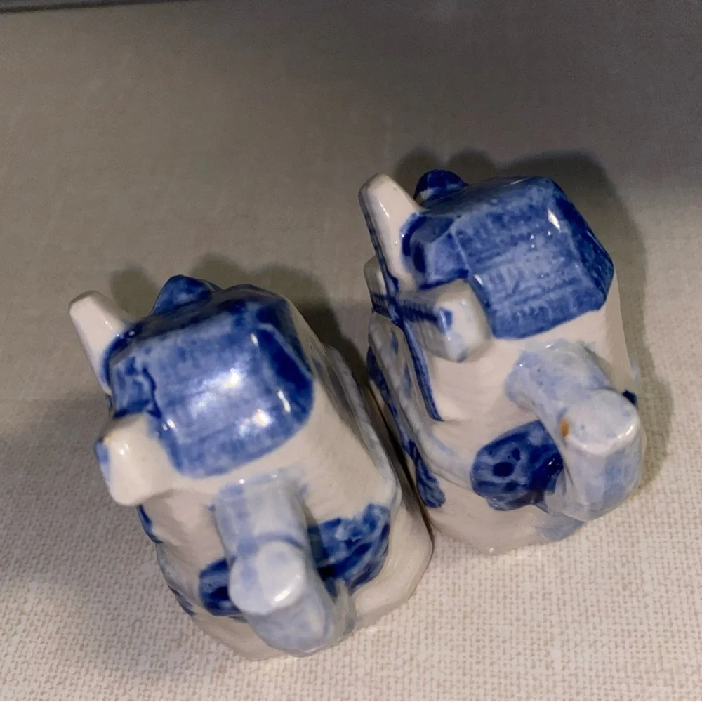 Vintage Windmill Salt And Pepper Shakers Japan White with Blue‎